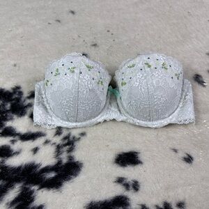 Victoria’s Secret Women’s White Strapless Dream Angles Multi-Way Bra Size 32C